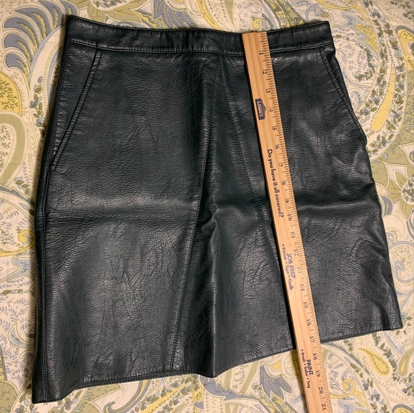 Zara Basic Dark Green Faux Leather Mini Skirt - Picture 7 of 7